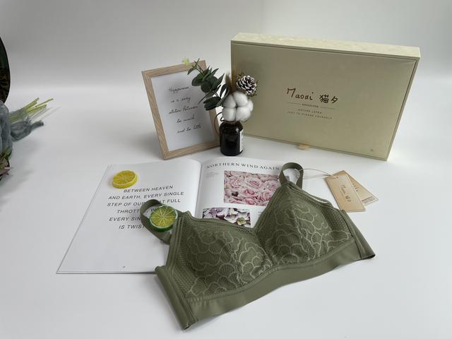女朋友的内衣怎么送？增进感情的时刻来啦 圣诞节送女朋友什么礼物