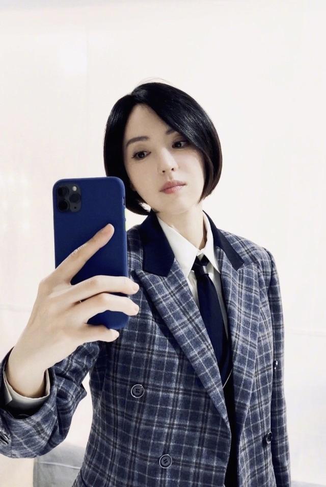 董璇曬美照，稱自己不愛作妖但會作妖，素顏拍全身照真沒明星包袱 娛樂八卦吃瓜 第5张