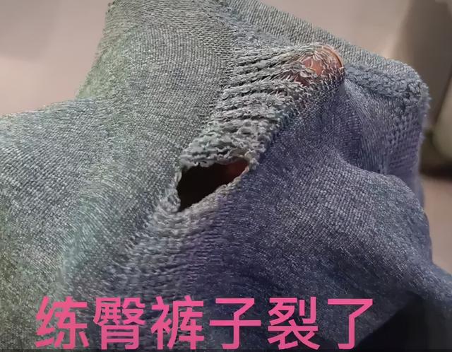 「練翹臀練一半，褲子崩壞了！」網友：同病相憐啊 街拍正妹 第3张