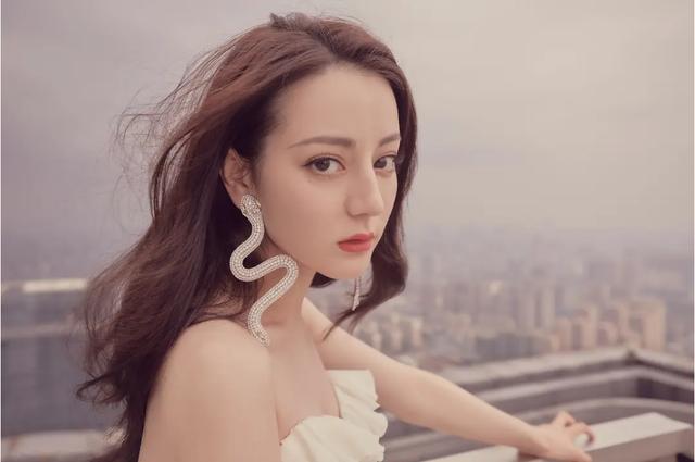 因顏值崩塌引熱議，被嘲營銷大戶，失去美貌的迪麗熱巴還剩什麼？ 娛樂八卦吃瓜 第1张
