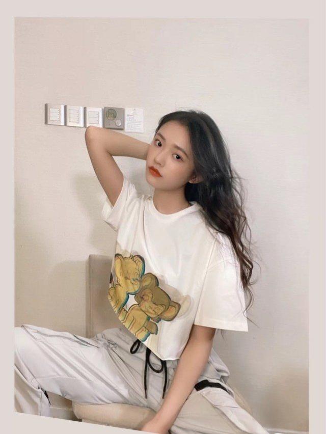 「星女郎」林允社交平台曬照，身穿簡約T恤，低調簡單又甜美俏皮 娛樂八卦吃瓜 第2张