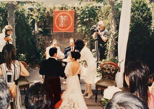 賭王女兒何超儀發長文，曬賭王舊照懷念父親，婚禮照片還是首發 娛樂八卦吃瓜 第4张