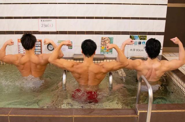 日本肌肉男開了家寫真素材網，畫風簡直太搞笑了 健身減肥達人 第3张