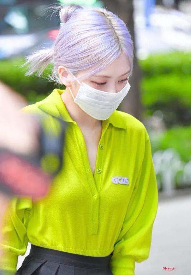 「澳洲野玫瑰」rose現身，螢光綠上衣配藍色頭發，太像漫畫美少女 娛樂八卦吃瓜 第5张