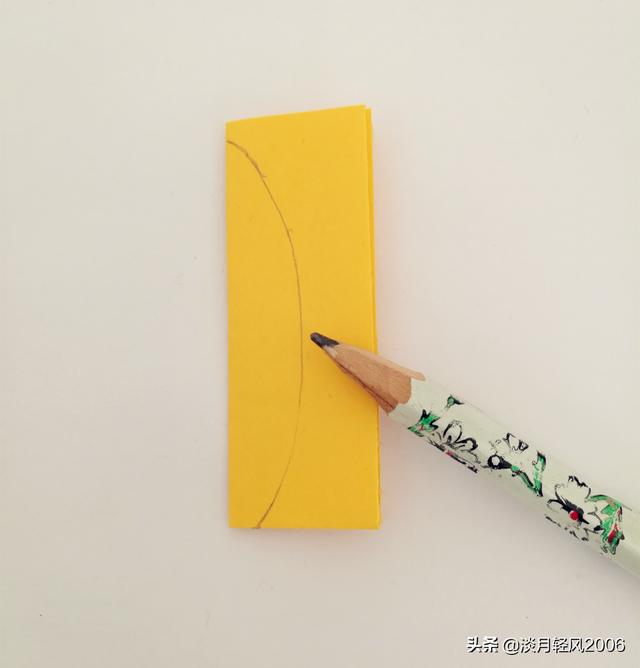 纸折蝴蝶结步骤图解简单,怎么用长条纸折蝴蝶结