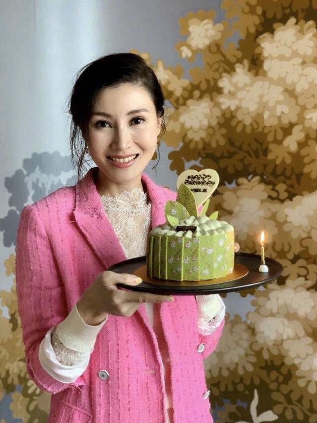 高顏值李嘉欣太自信！曬本人素顏自拍照，網友：史上最丑的一張 娛樂八卦吃瓜 第5张