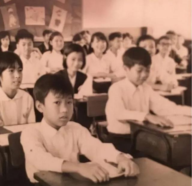 黃家駒離世27年，頭戴白花穿孝服大鬧靈堂的未婚妻，如今怎樣了 娛樂八卦吃瓜 第5张