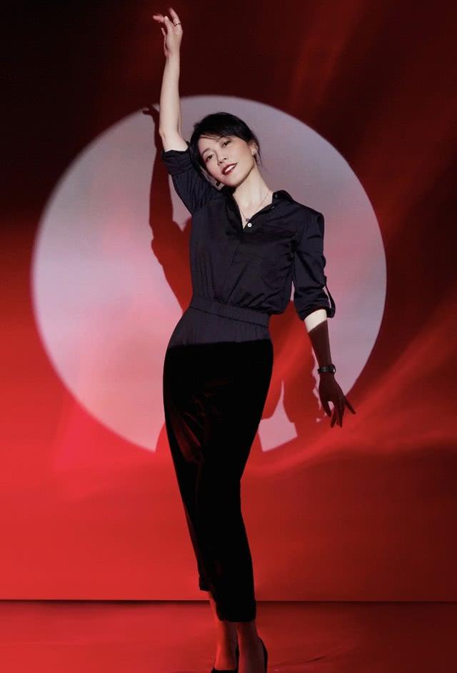 49歲俞飛鴻同框42歲劉濤，大7歲俞飛鴻狀態滿分，劉濤也不差 娛樂八卦吃瓜 第6张