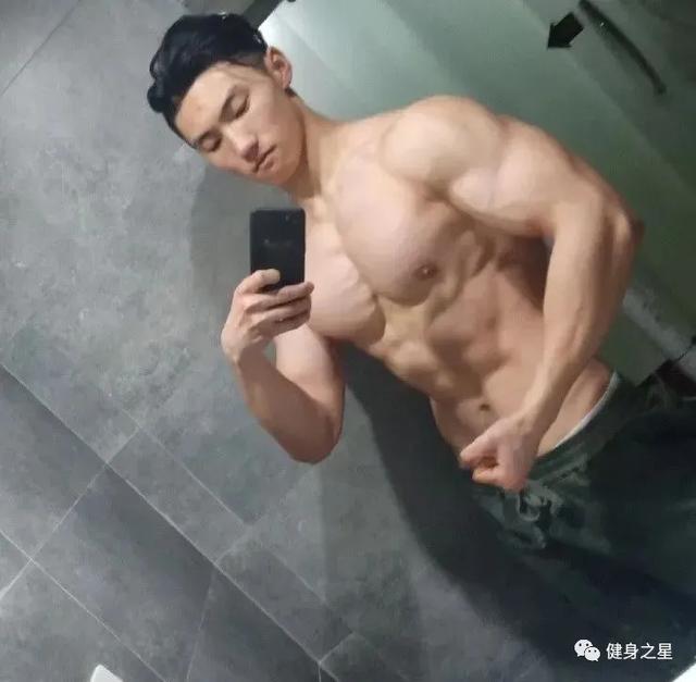 190斤肌肉男，身材媲美男模，網友：這身材我服了 健身減肥達人 第4张