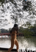 她被稱為「越南女版李小龍」，玩轉雙截棍，網友：身材真不錯 健身減肥達人 第8张