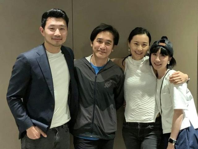 59歲梁朝偉衰老像70歲！近照滿臉皺紋太滄桑，和妻子像隔代人 娛樂八卦吃瓜 第4张