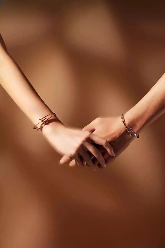 情人节女孩要送礼物买它 – 除了口红和 AJ，情人节送 Ta 什么不踩雷？