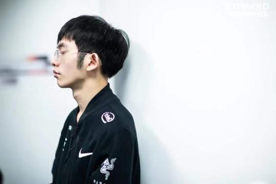 英雄联盟：xiaohu评价LPL上单，上路没对手？细数LPL上路