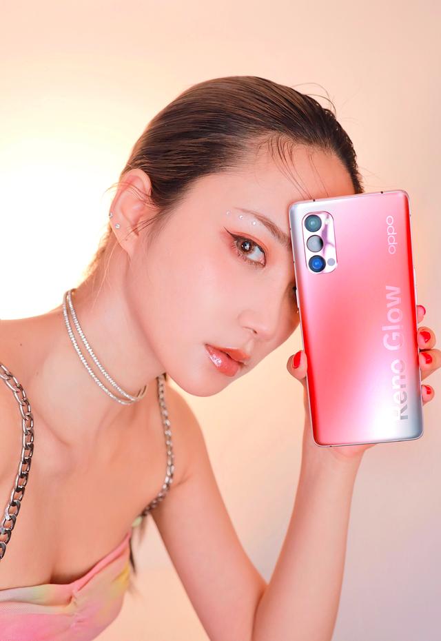 女孩夏季如何拍照？除了這些拍照技巧，這款時尚單品也是必不可少 娛樂八卦吃瓜 第22张