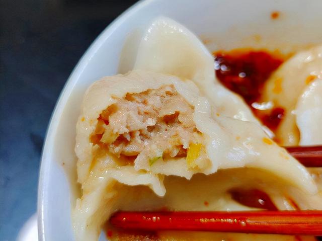 秋季吃餃子，還是這菜合適，皮薄餡大，鮮嫩多汁，老人孩子都愛吃 熱愛美食 第10张