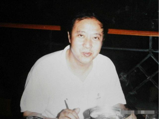 2000年，牛群義無反顧地離開馮鞏去當縣長，如今現狀淒涼？ 娛樂八卦吃瓜 第9张
