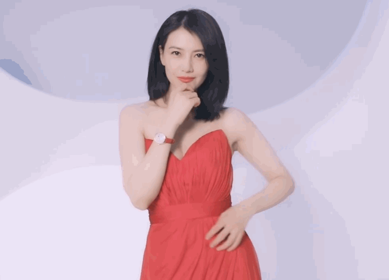 高圓圓復出後首部廣告大片釋出！穿抹胸長裙性感大氣，顏值沒變化 娛樂八卦吃瓜 第3张