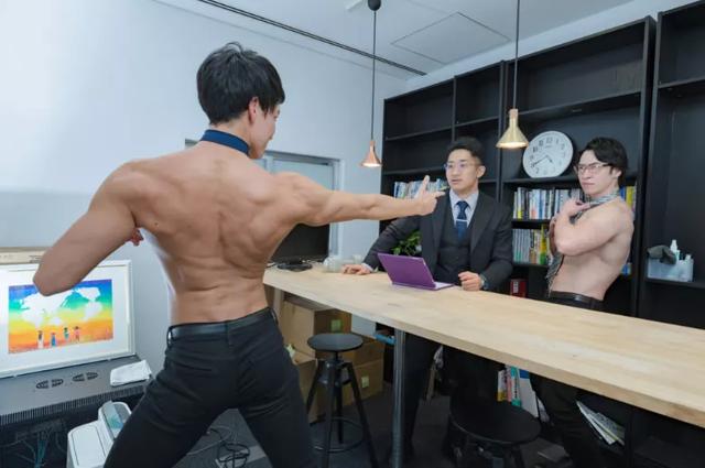 日本肌肉男開了家寫真素材網，畫風簡直太搞笑了 健身減肥達人 第14张