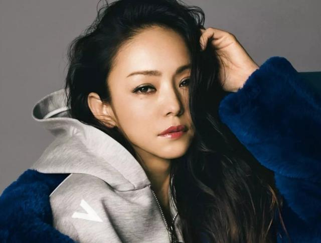 最美辣媽安室奈美惠，少女身材元氣滿滿，你能相信她已經44歲了嗎 街拍正妹 第2张