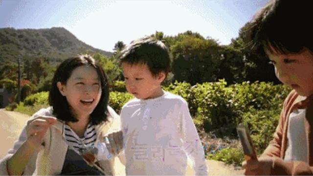 從紅遍亞洲到鄉下帶娃，50歲的李英愛刷新了我對豪門生活的認知 娛樂八卦吃瓜 第17张