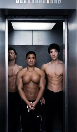 日本肌肉男開了家寫真素材網，畫風簡直太搞笑了 健身減肥達人 第17张