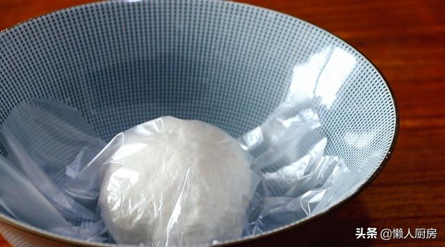 把花生米放入面團里，牢記這2點，花生又香又脆 熱愛美食 第6张