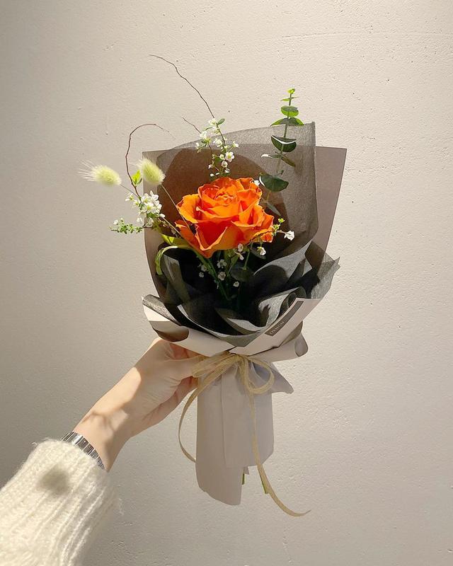 手捧花怎么包装,包生日礼物怎么包装