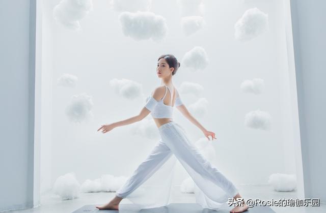 彎腰駝背胸縮水，辦公居家三步高效練，調整體態重塑傲人身姿 健身減肥達人 第4张