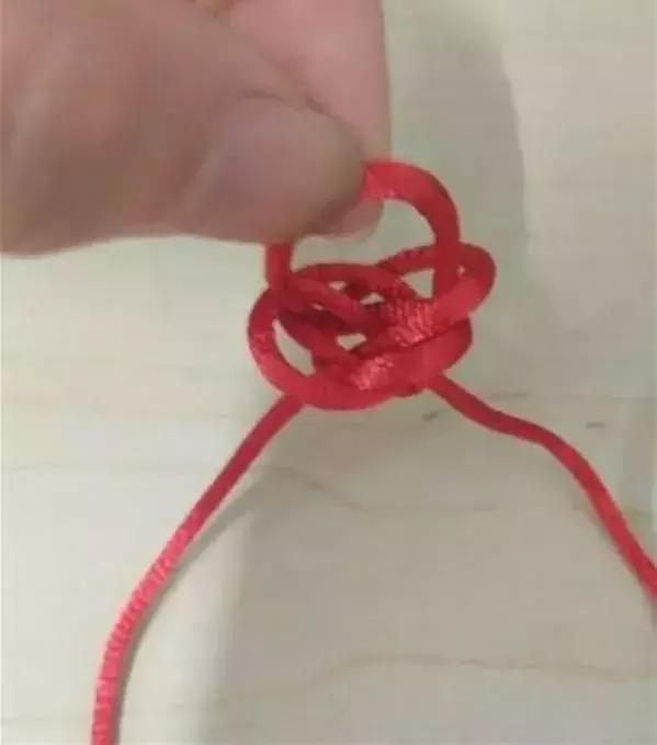 一个耳朵的蝴蝶结怎么打,蝴蝶结的打法步骤