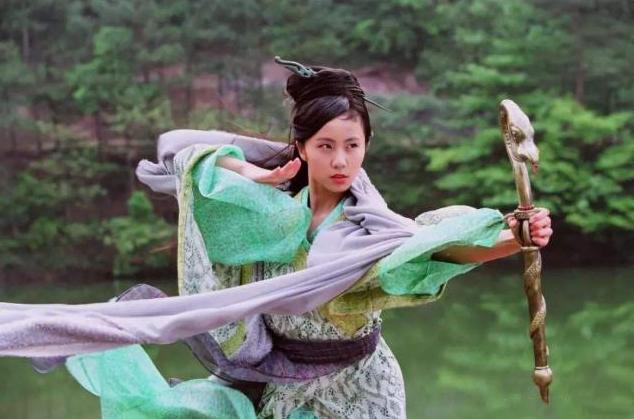 直到今天,林青儿拿着蛇杖从远处翩然而至的画面,依然是孙莉演艺生涯的