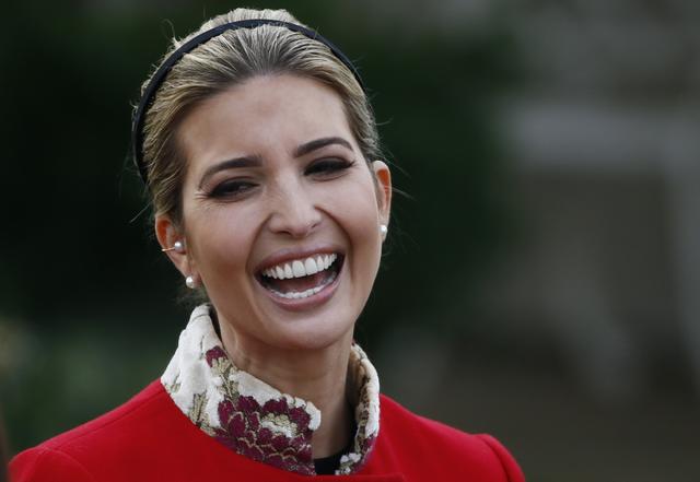 伊万卡·特朗普，被丈夫紧紧抱在怀中