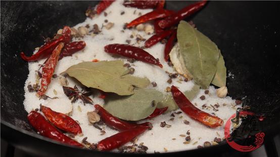 腌腊肉的制作方法及用料（腌腊肉盐和调料比例是多少）