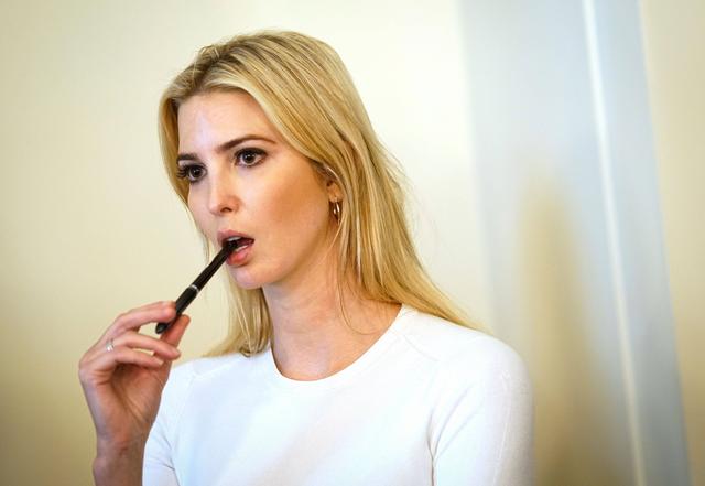 伊万卡·特朗普，被丈夫紧紧抱在怀中