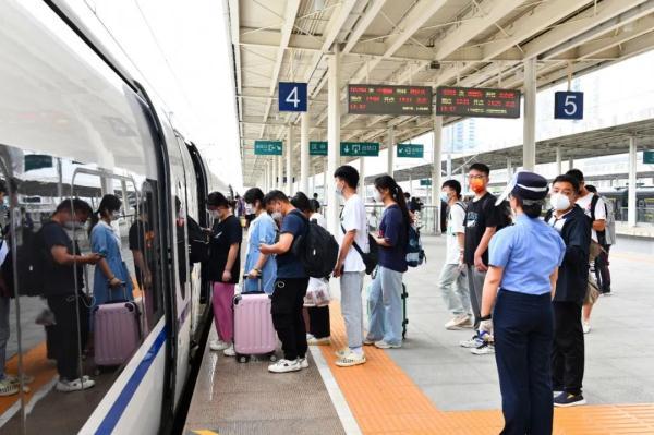 北京到西安的高铁，北京到西安高铁几个小时（其曾坐高铁从北京去西安看兵马俑）