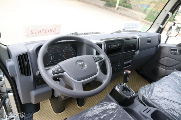 奥铃作为国内首款搭载amt自动变速箱的轻卡车型,在当年市场中掀起了不