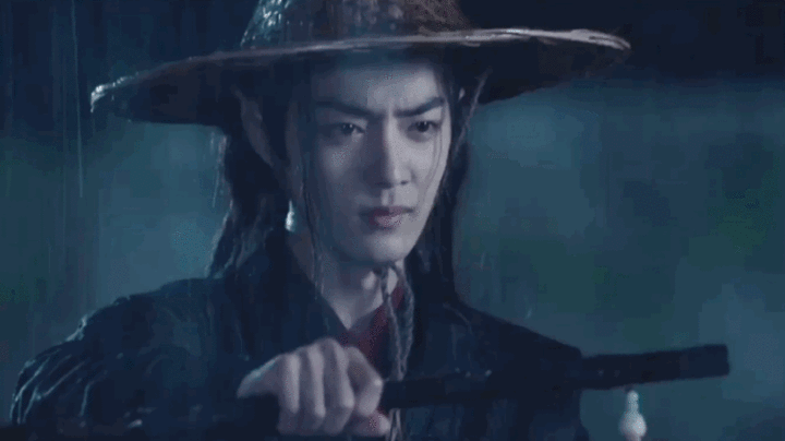 前期的魏无羡翩翩白衣少年郎的形象太过美好,天赋异禀的他即使远在