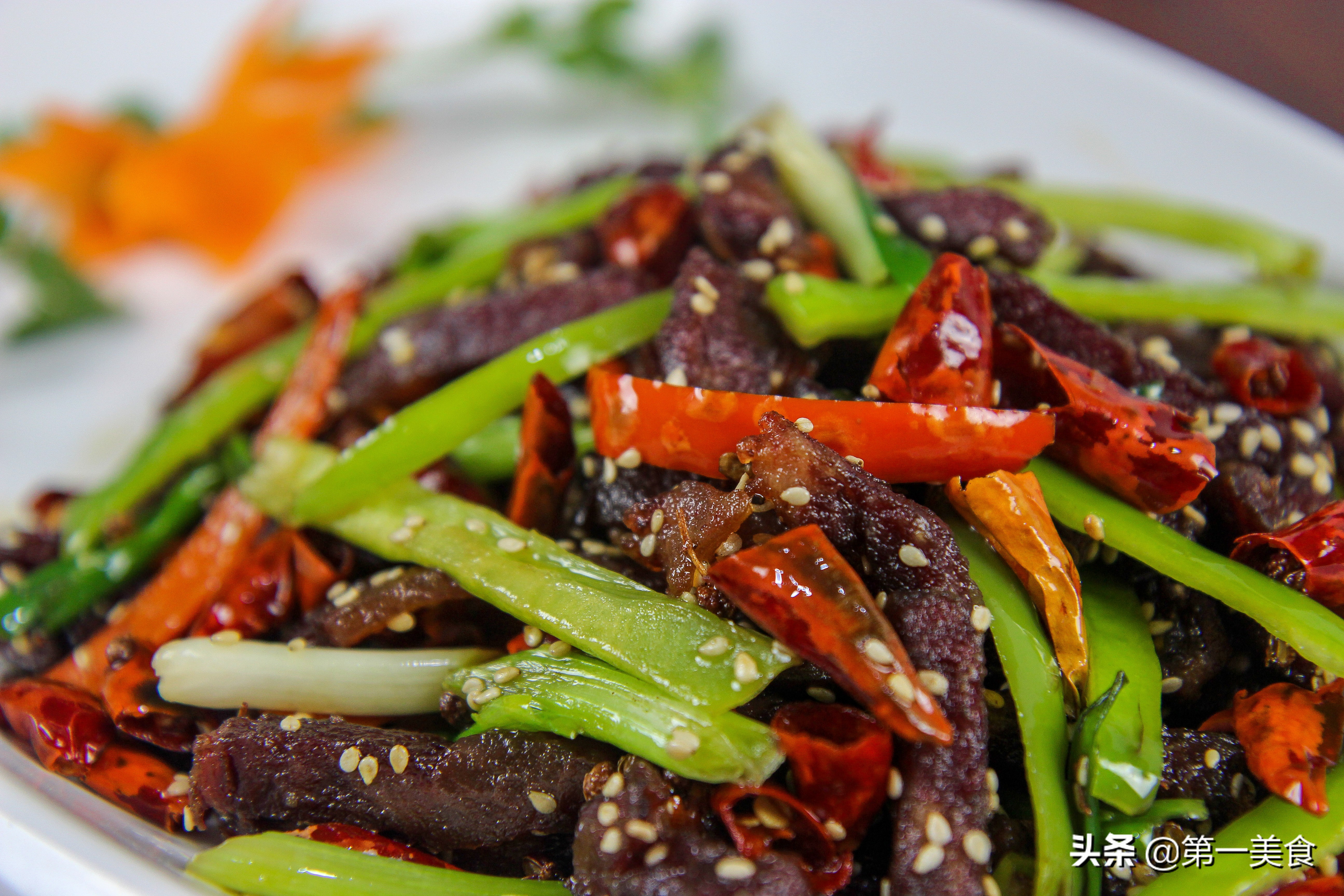 熟牛肉怎么做才好吃（五步教会你营养美味的炒牛肉丝）