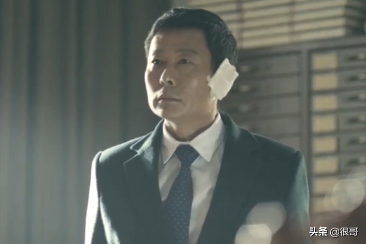 然而在电视剧《前行者》中,霍青扮演的裴如海却带着一股如影随形的