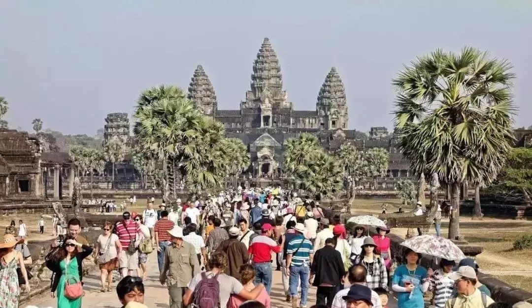 金百汇亡人节带动本地旅游业回暖柬埔寨经济加速恢复中