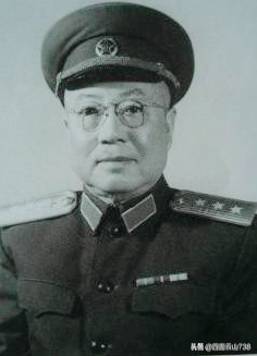 聂鹤亭(中将)唐延杰(1909—1988)参谋长:唐延