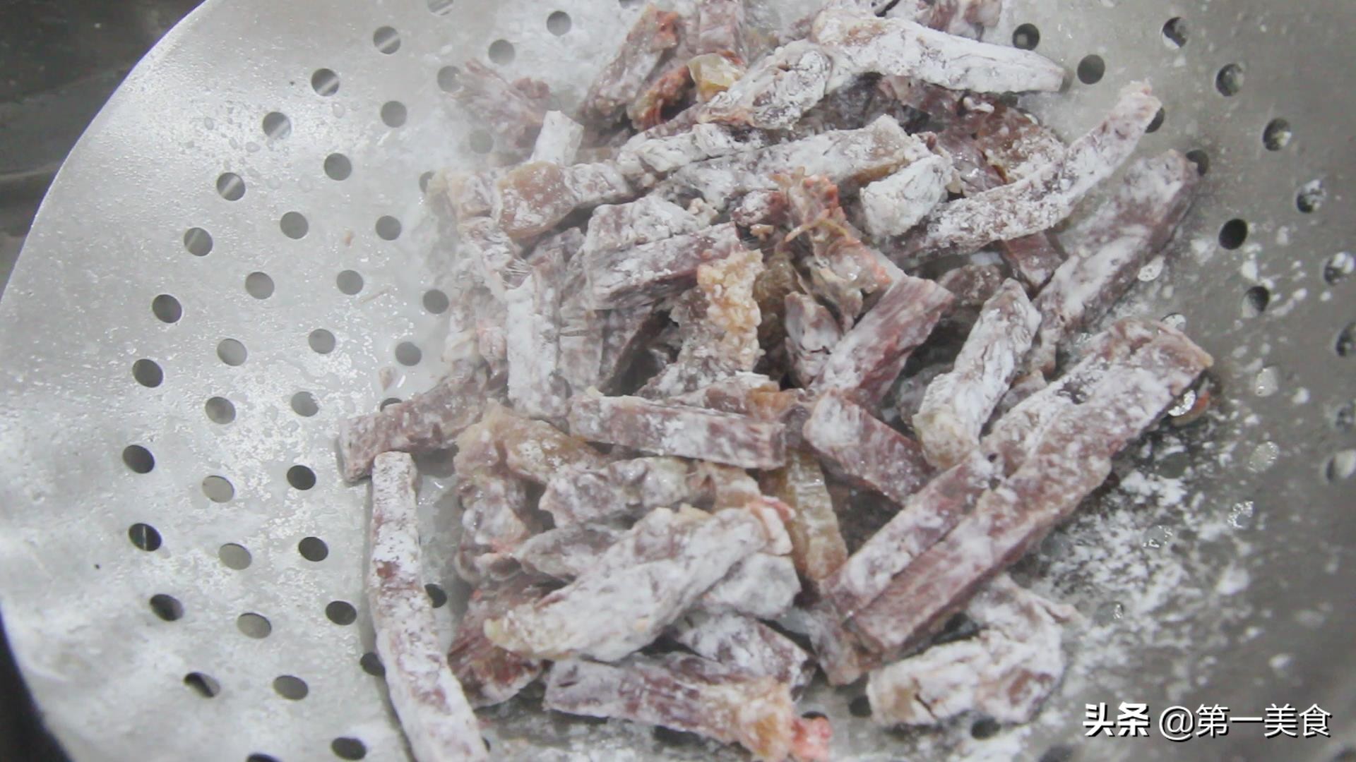 熟牛肉怎么做才好吃（五步教会你营养美味的炒牛肉丝）