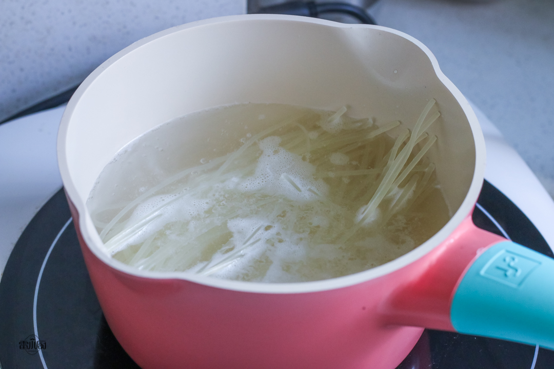 怎么煮螺蛳粉（详解正宗螺蛳粉的做法和技巧）