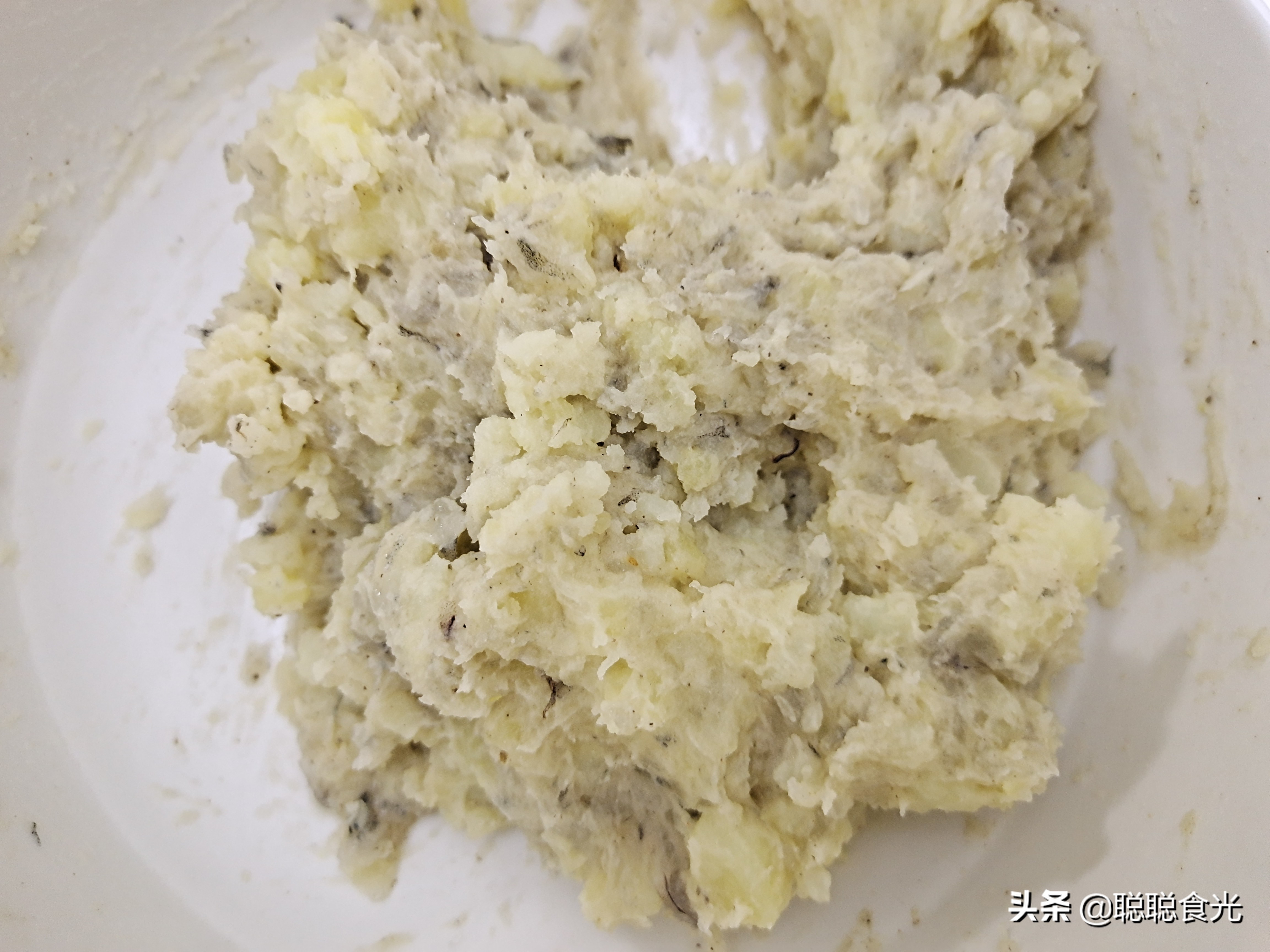 炸虾球的家常做法（九步做出美味的芝士虾球）