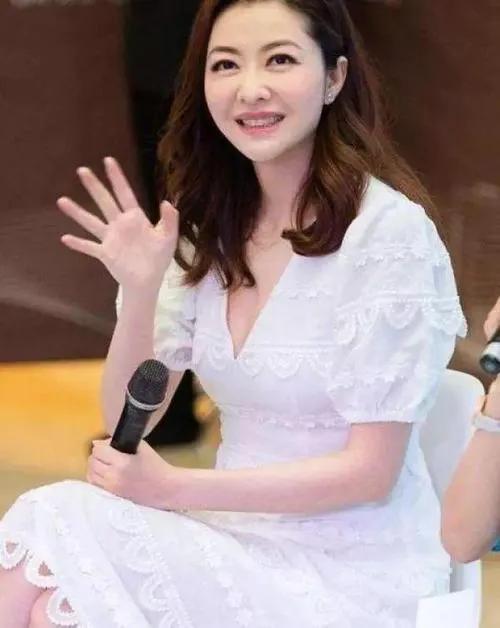 熊黛林整容前后熊黛林生了