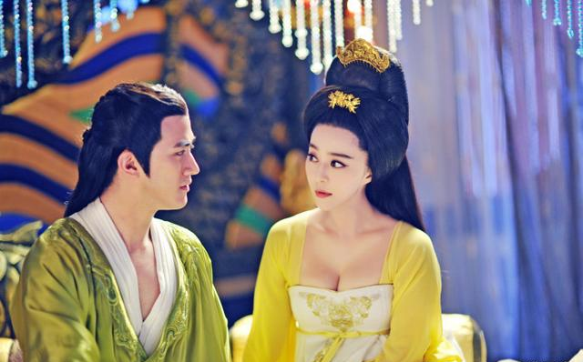 李治某种程度上也随他父亲,武则天成为他的妃子后,李治把她宠上天