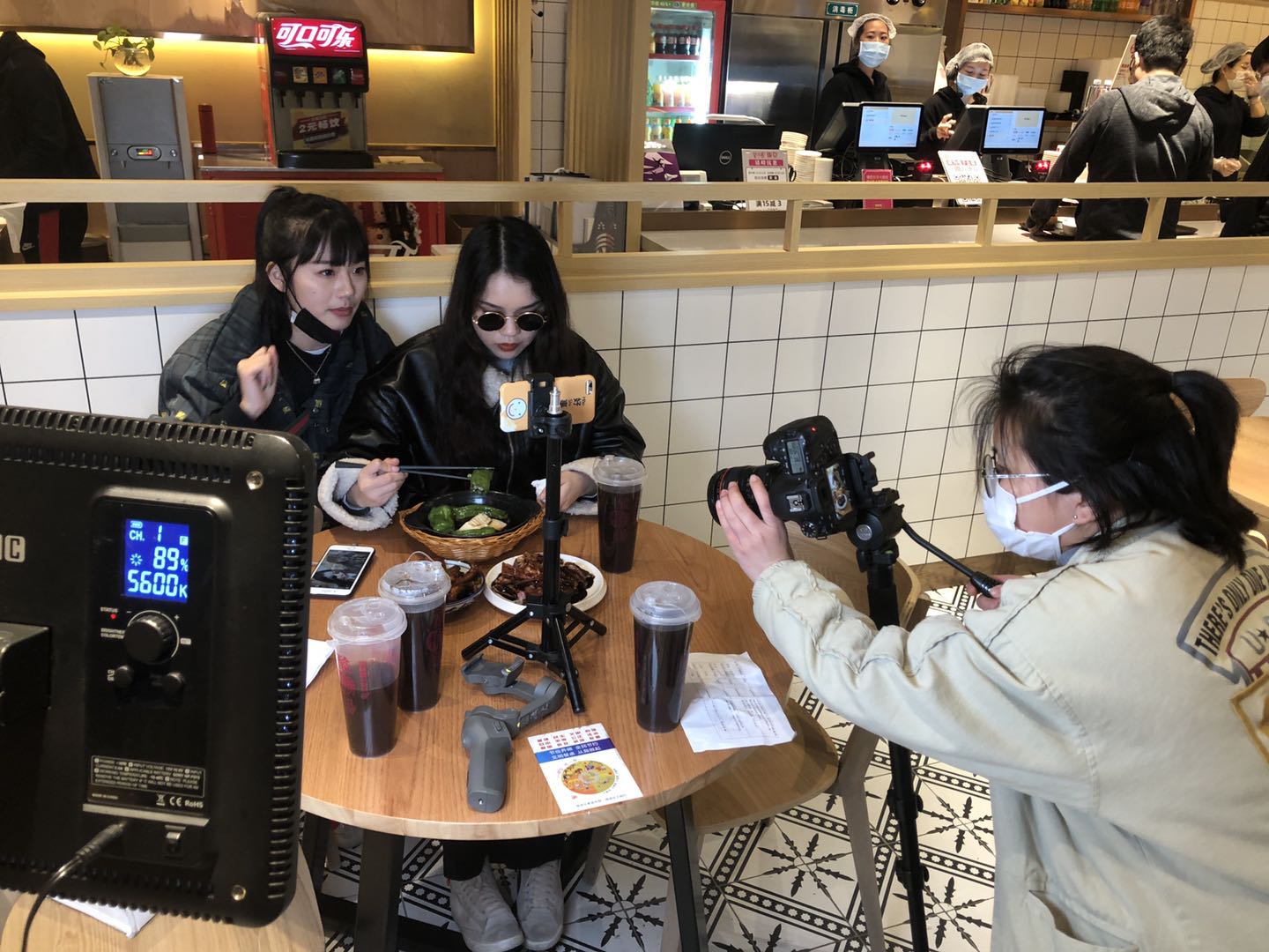 沧州嘉兴AOA体育APP下载(揭秘嘉兴网红美食幕后推手：美食达人“饕餮”，比体重涨得更快的是抖音粉丝数)  第2张