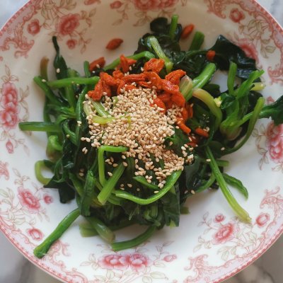 芝麻菠菜家常做法（6步做出鲜美好吃的芝麻菠菜）