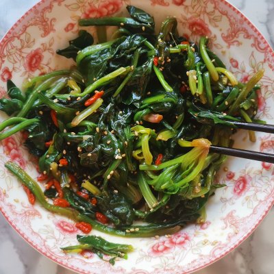 芝麻菠菜家常做法（6步做出鲜美好吃的芝麻菠菜）