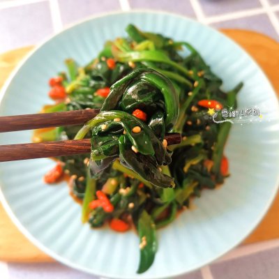 芝麻菠菜家常做法（6步做出鲜美好吃的芝麻菠菜）