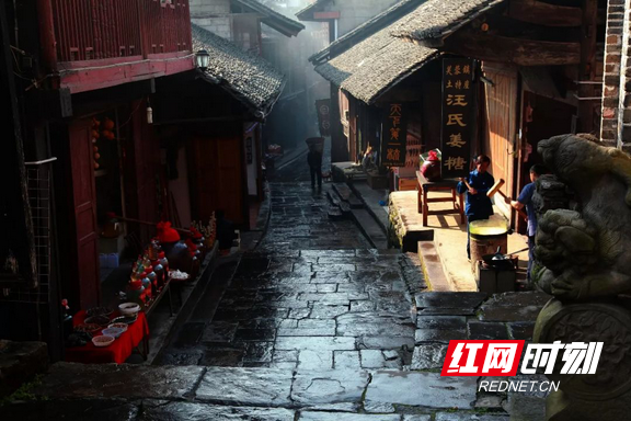 湘西美食血粑鸭（来湘西一定要尝尝这十大美食）